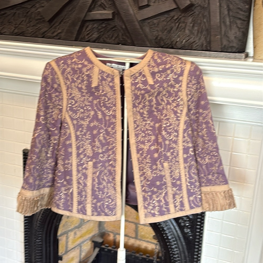 Peter Nygard crop blazer. Worn about‎ 3 times. 248 retail